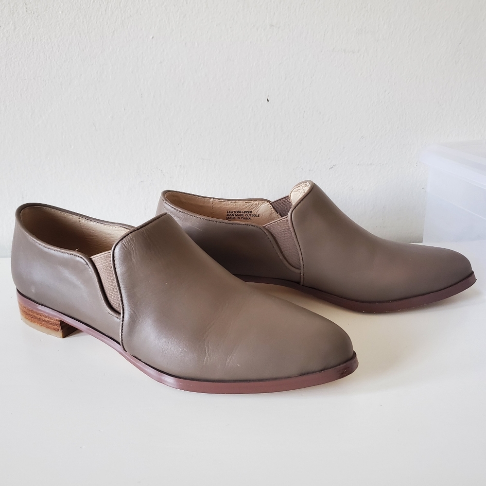 Maiden Lane leather ankle bootie - size 7